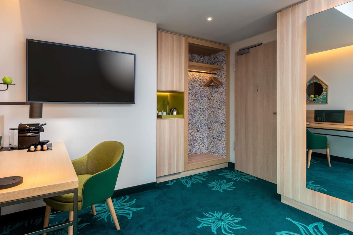 Chambre, 1 grand lit (Sleep) | 1 chambre, literie hypoallergénique, coffres-forts dans les chambres