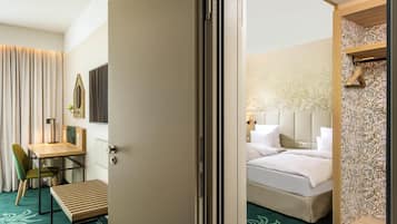 Quarto família, 2 camas de casal, quartos conectados | 1 quarto, roupas de cama antialérgicas, cofres nos quartos, escrivaninha