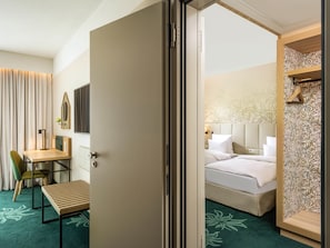 Quarto família, 2 camas de casal, quartos conectados | 1 quarto, roupas de cama antialérgicas, cofres nos quartos, escrivaninha