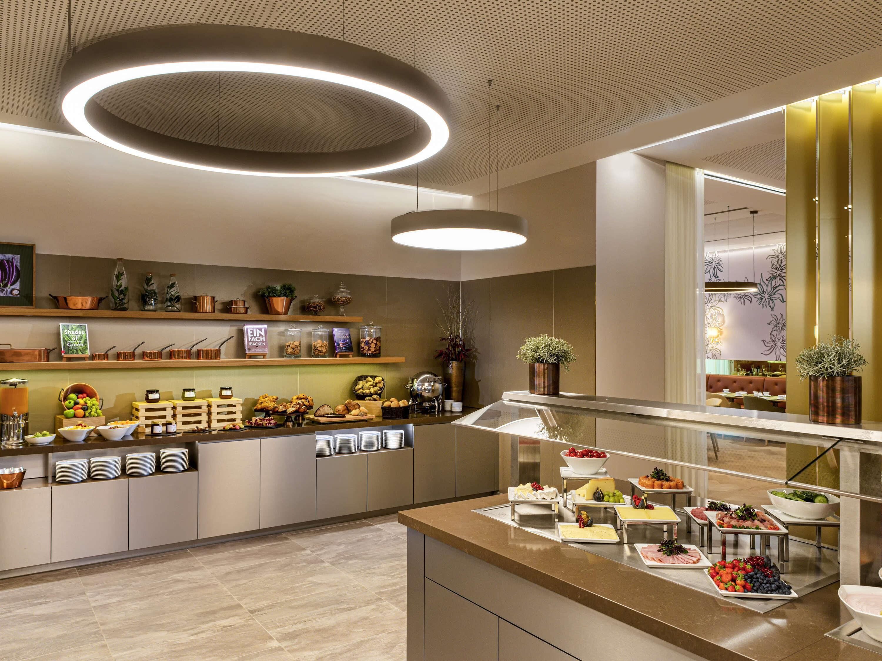 Petit déjeuner buffet servi tous les jours en supplément
