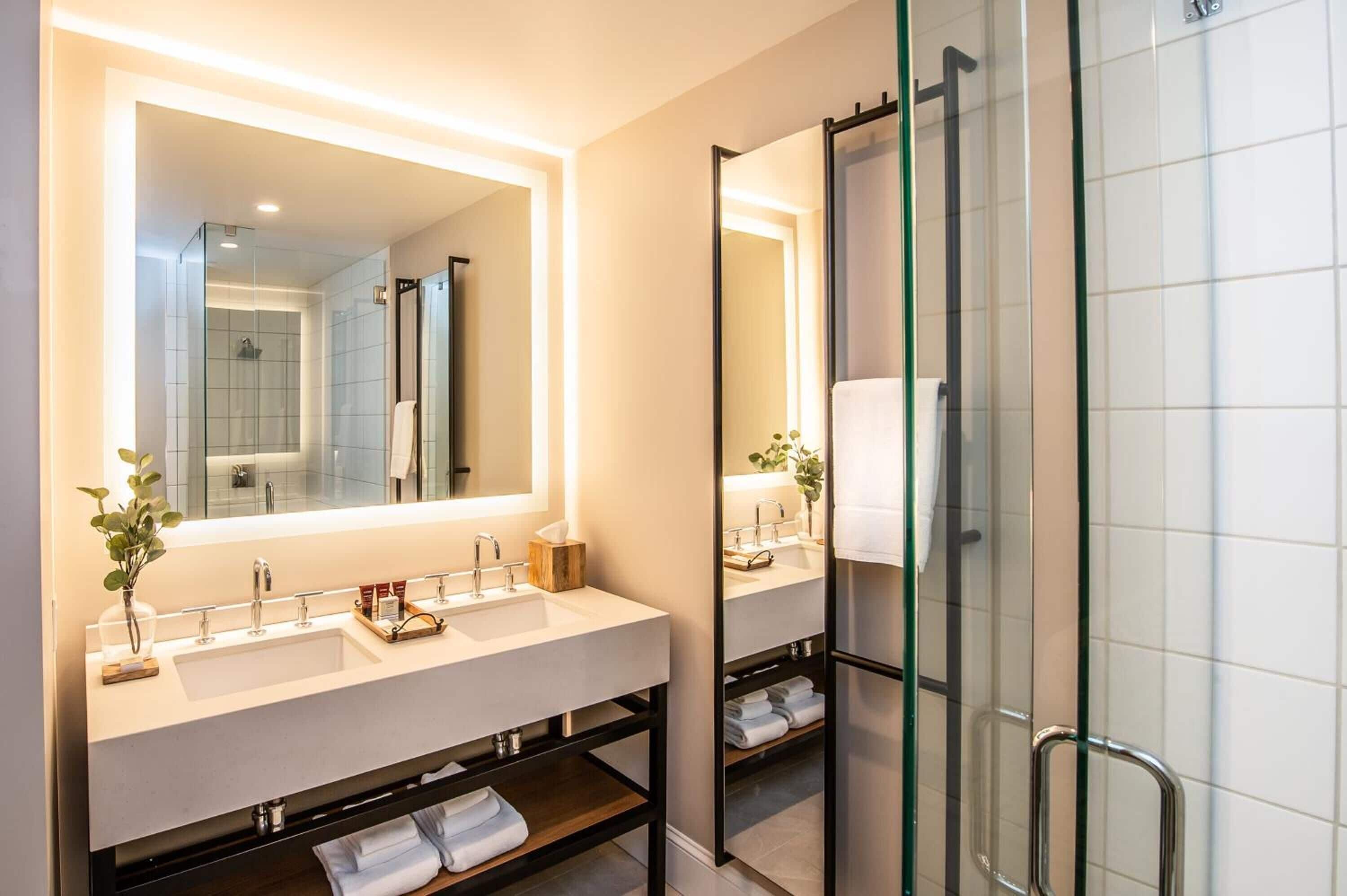 superior room, 1 king bed | bathroom | shower, designer toiletries, towels