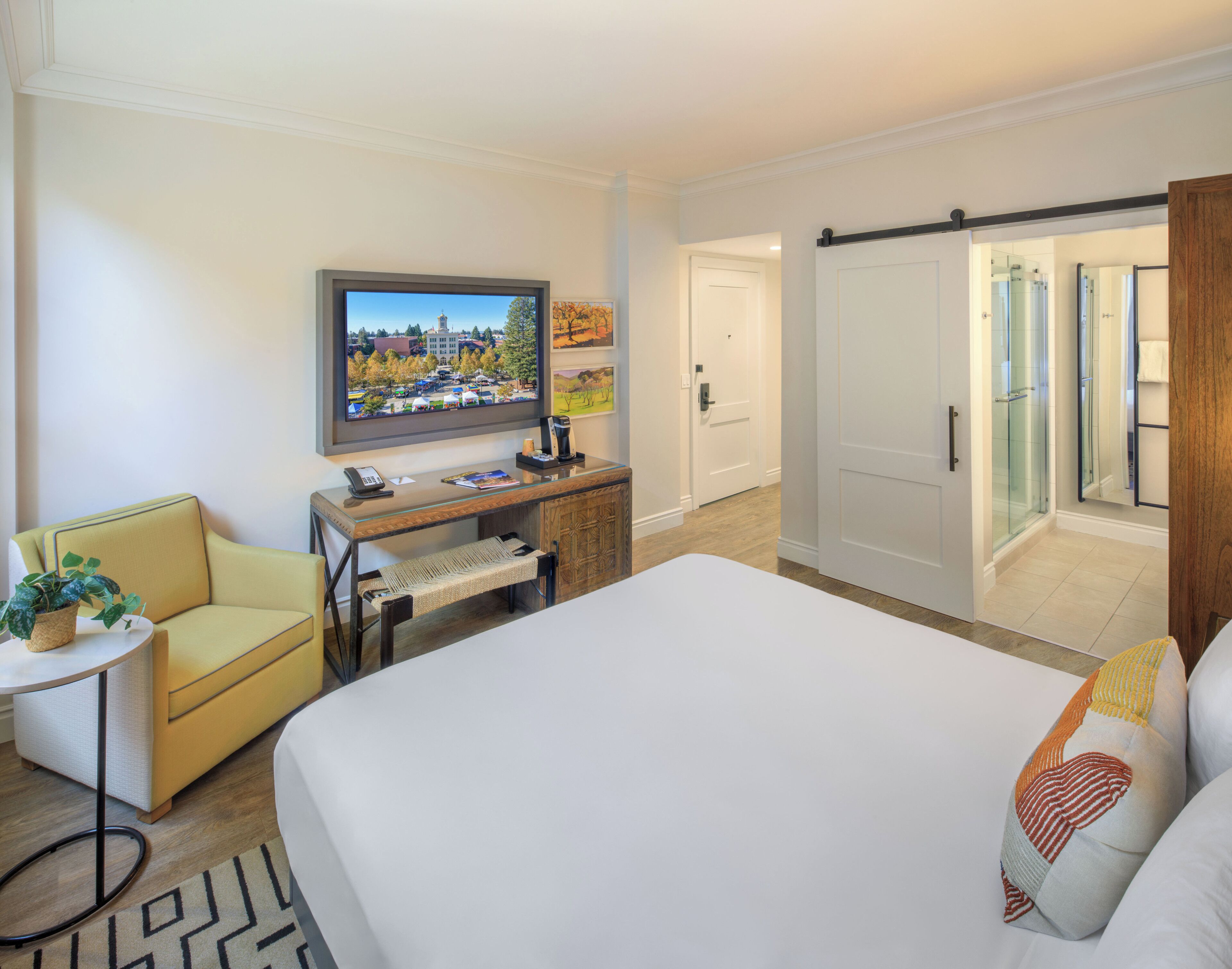 Standard Room, 1 King Bed