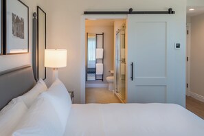 Superior kamer, 1 kingsize bed | Luxe beddengoed, een kluis op de kamer, verduisterende gordijnen