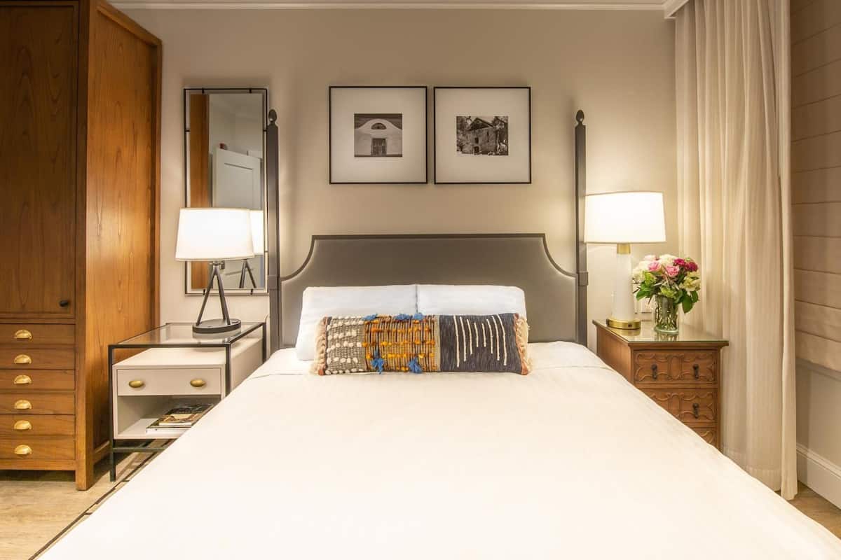Standardzimmer, 1 King-Bett | Hochwertige Bettwaren, Zimmersafe, Verdunkelungsvorhänge