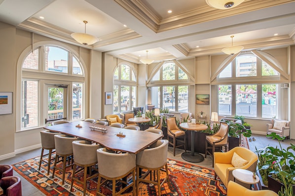 Lobby lounge - Hotel E (Santa Rosa)