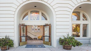 Front of property - Hotel E (Santa Rosa)