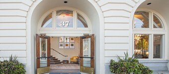 Hotel E