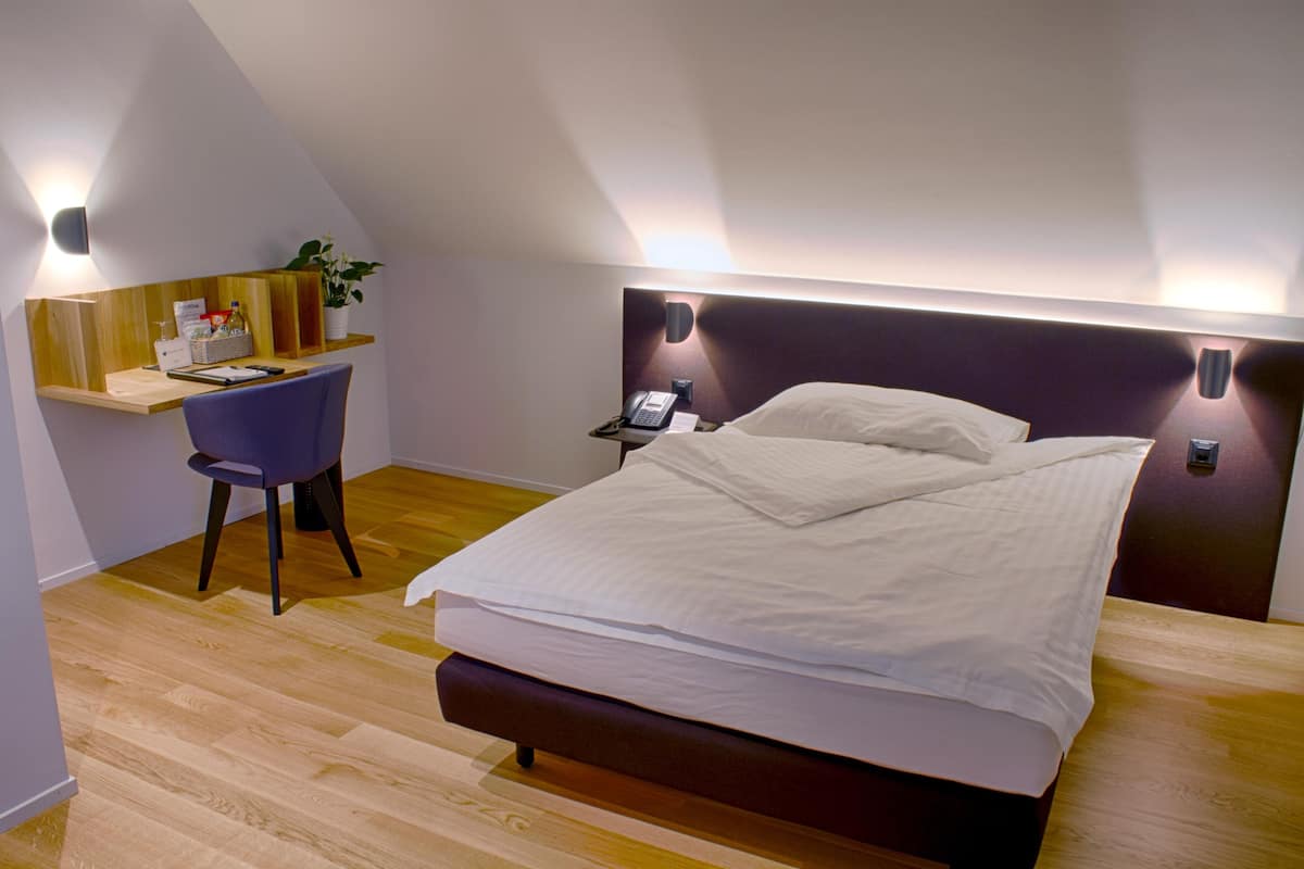 Chambre Simple Design | Coffres-forts dans les chambres, bureau, Wi-Fi gratuit