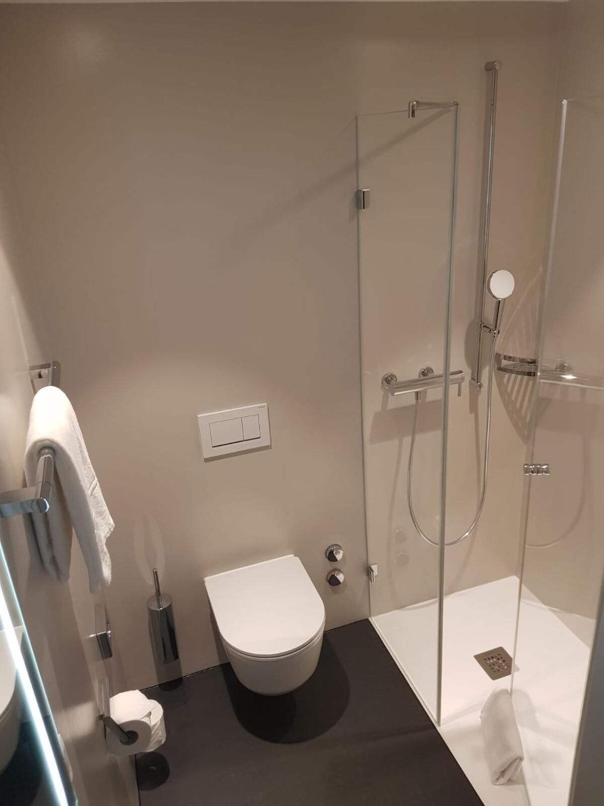 standard twin room | bathroom | shower, hair dryer, towels, soap