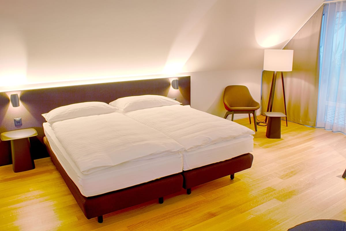 Chambre Design Double ou avec lits jumeaux | Coffres-forts dans les chambres, bureau, Wi-Fi gratuit