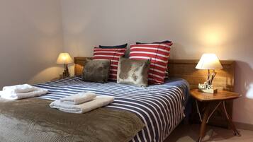 2 slaapkamers, een strijkplank/strijkijzer, gratis wifi, beddengoed