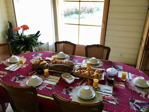 Desayuno continental gratuito y diario