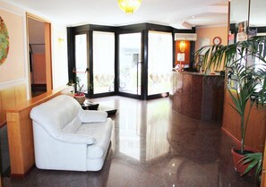 Lobby - Cristal (Bari)