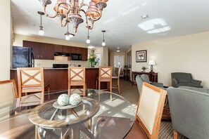 1 soverom, sengetøy av topp kvalitet og senger med overmadrass