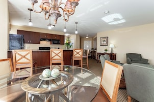 1 bedroom, premium bedding, pillowtop beds, laptop workspace
