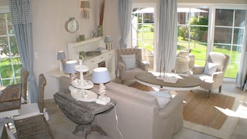 Smart-TV, Kamin, DVD-Player, Stereoanlage