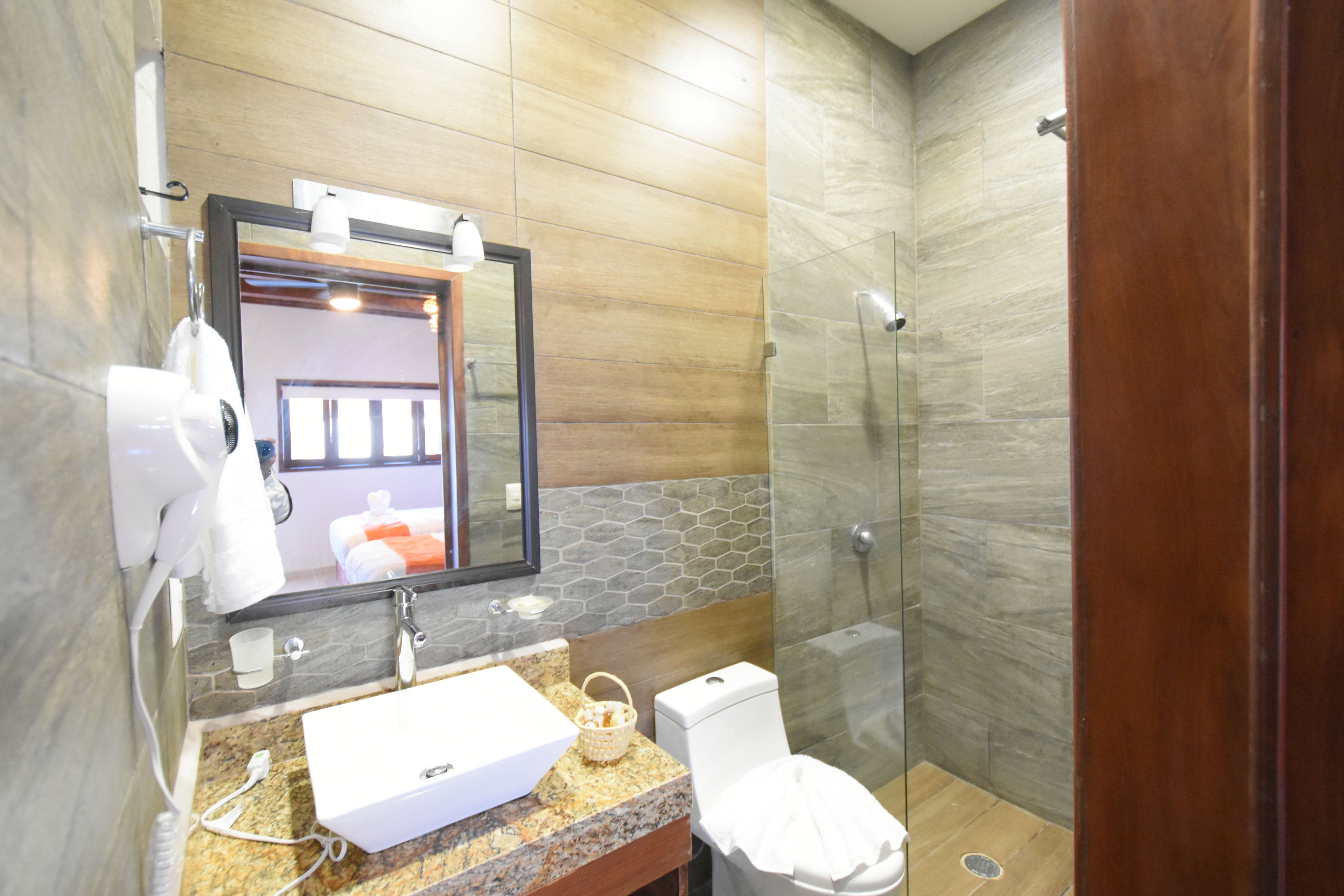 free toiletries, towels