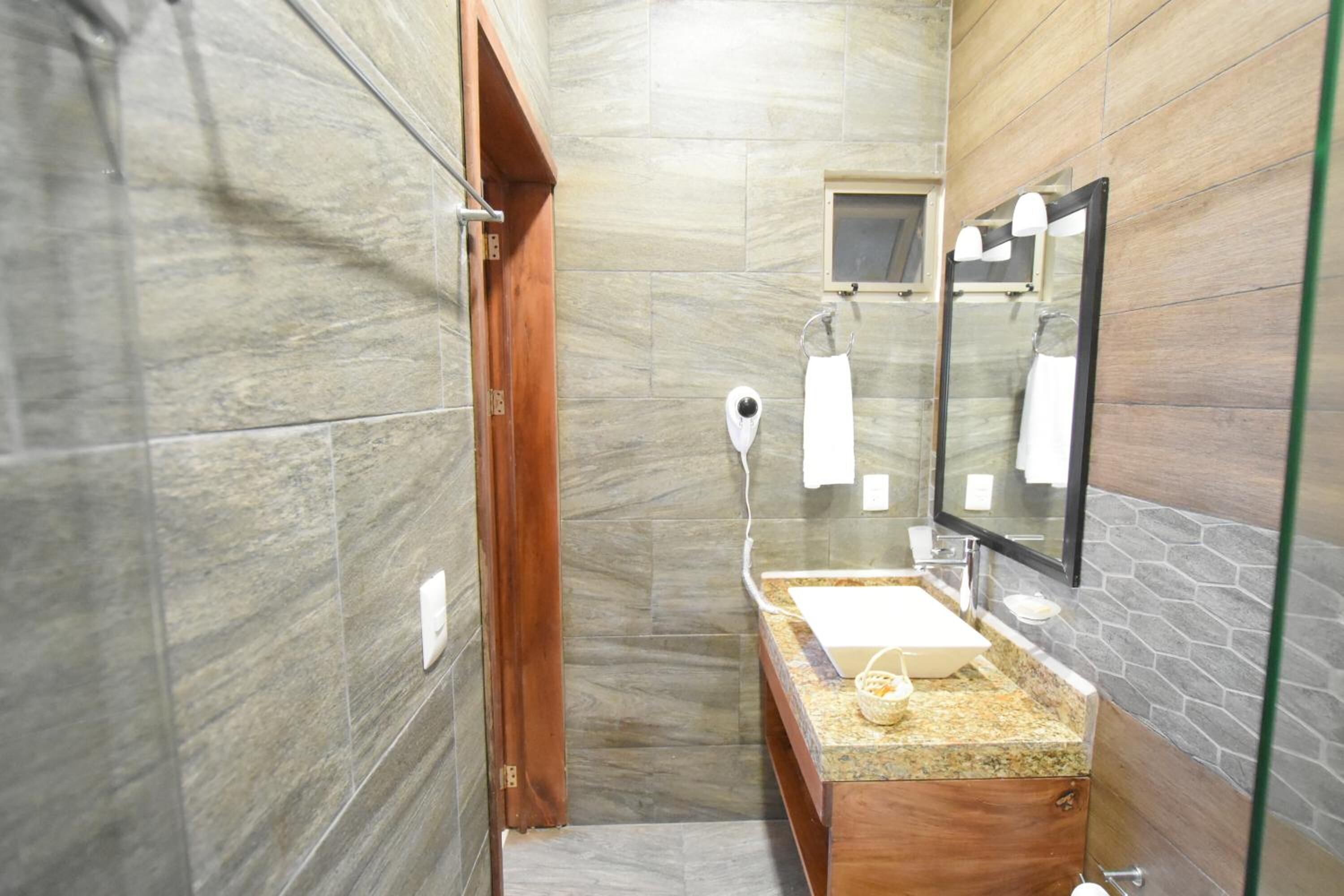 free toiletries, towels