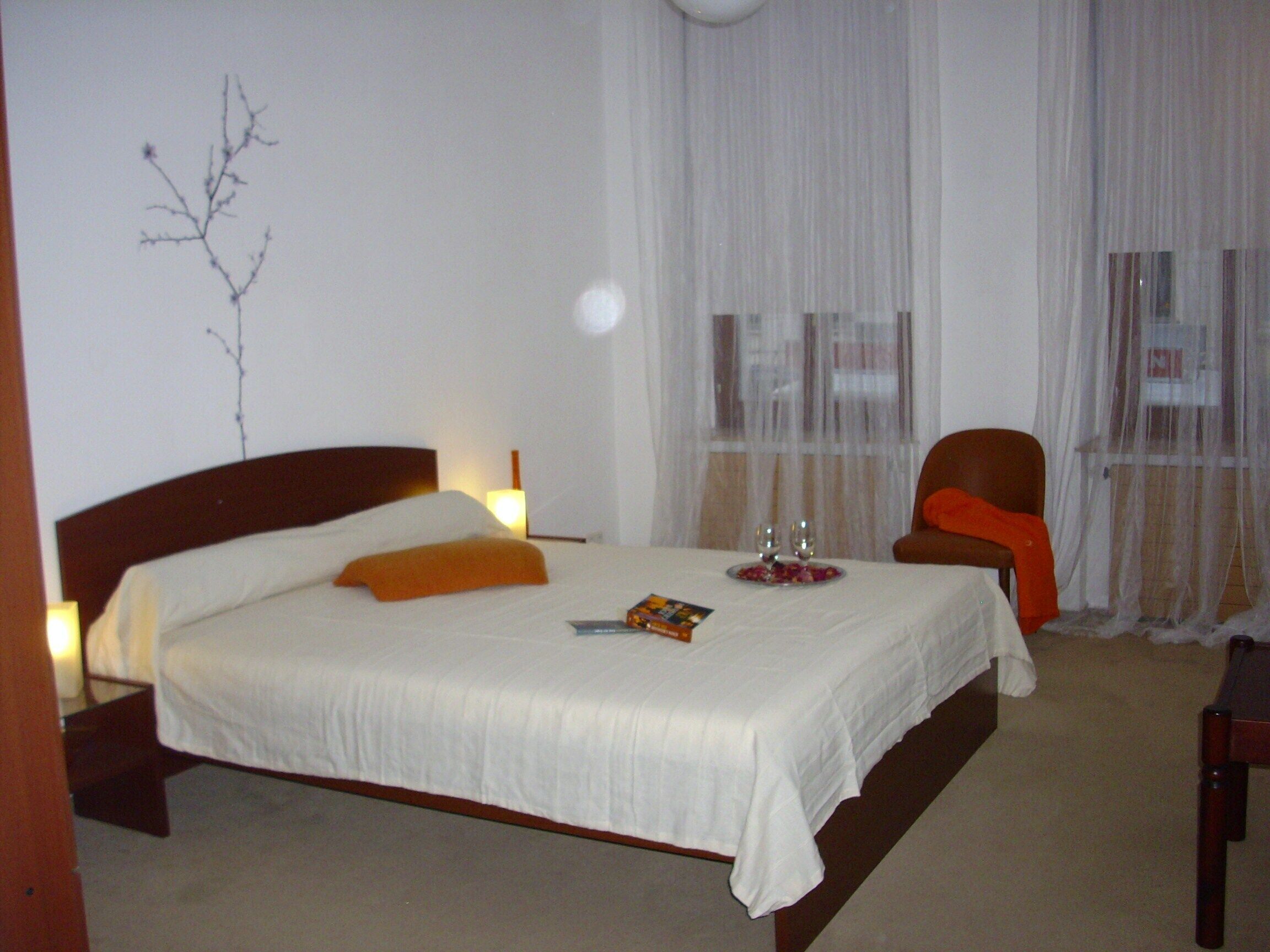 2 bedrooms, iron/ironing board, travel crib, free WiFi