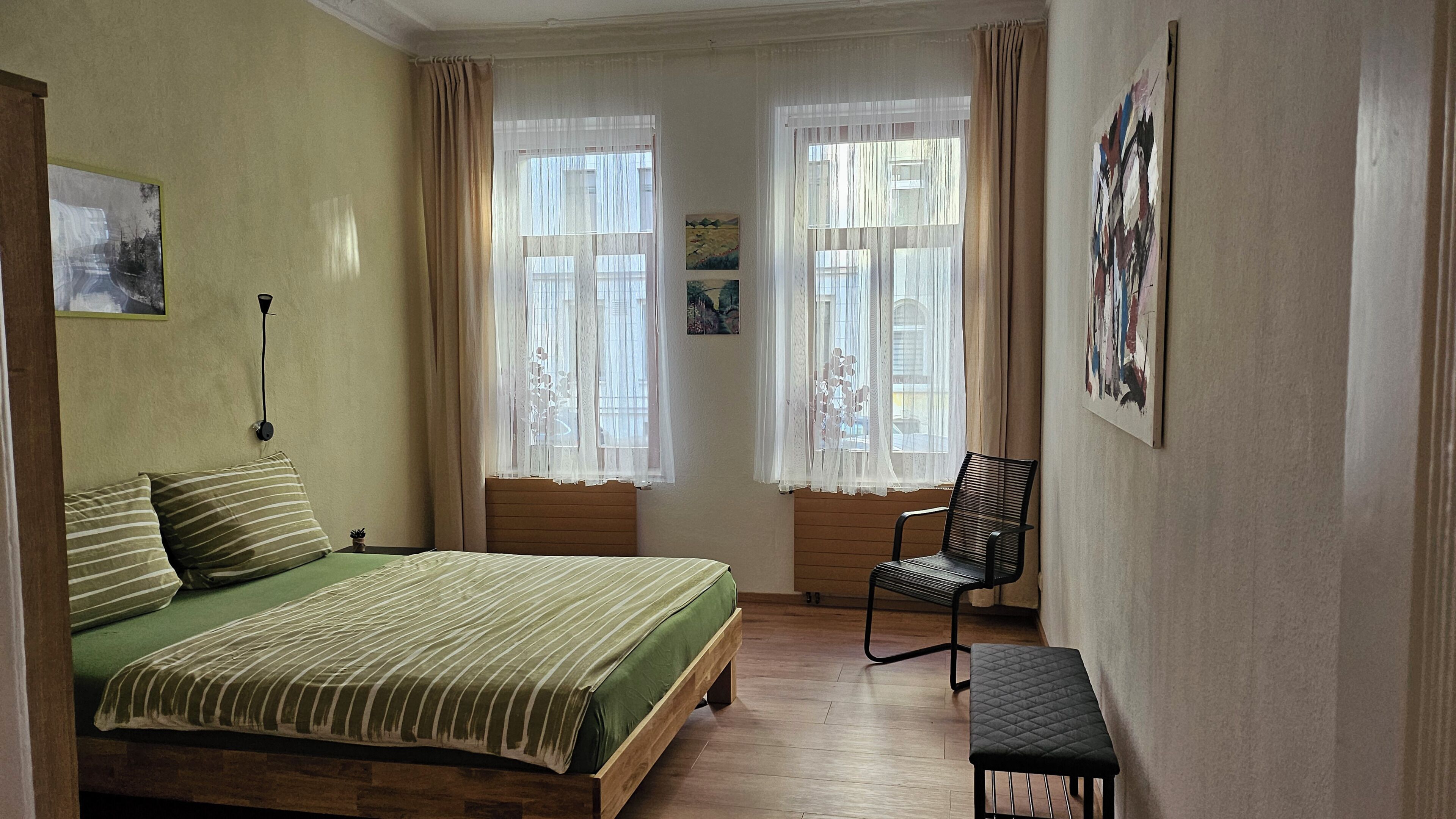 2 bedrooms, iron/ironing board, travel cot, free WiFi