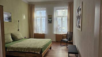 2 bedrooms, iron/ironing board, travel cot, free WiFi