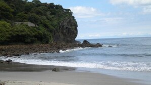 Unclassified image, 4 of 16, button - La Vista Nica (Tola)