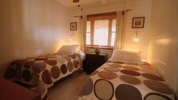 Iron/ironing board, bed sheets