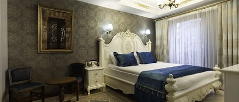 Executive Double Room, 1 King Bed, Smoking, City View | Egyptian cotton sheets, premium bedding, down comforters