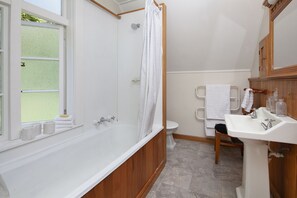Cottage, 2 camere da letto, 2 bagni | Bagno | Combinazione doccia/vasca, vasca da bagno a immersione totale