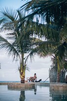 2 piscinas al aire libre, sillones reclinables de piscina