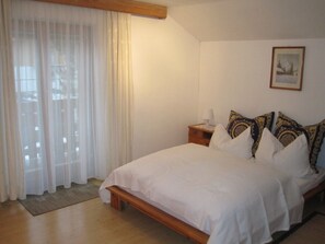 2 bedrooms, internet, bed sheets