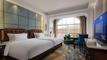 Minibar, in-room safe, desk, iron/ironing board