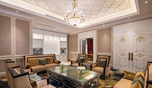 Petit déjeuner, déjeuner et dîner servis sur place