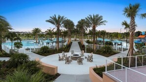 Villa de lujo, varias camas | Vista al resort