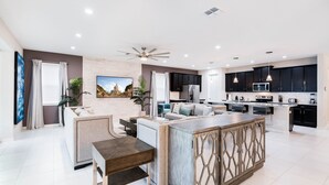 Villa de lujo, varias camas | Área de sala de estar