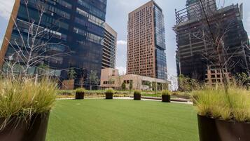 Apartemen, Beberapa Tempat Tidur, Bebas Asap Rokok | Pemandangan taman