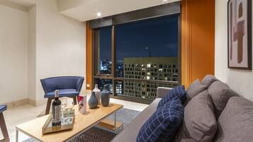 2 bedrooms, Egyptian cotton sheets, premium bedding, down duvets