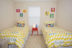 Maison, Plusieurs lits (Villa Compass- Compass Bay) | 4 chambres, accès au Wi-Fi (inclus)