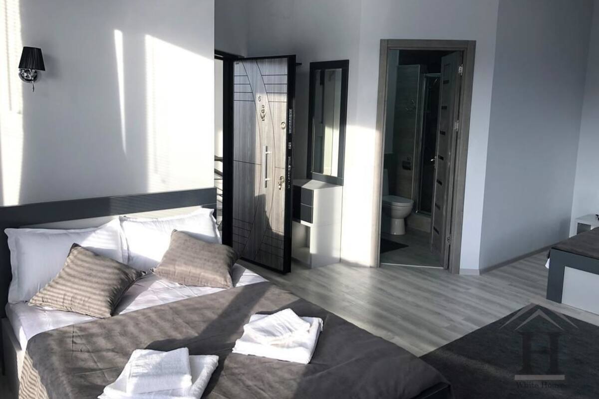 Standard-Dreibettzimmer | 1 Schlafzimmer, hochwertige Bettwaren, Schreibtisch