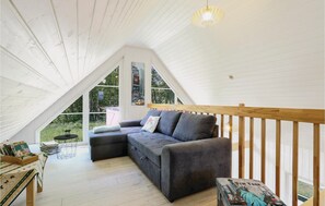 تلفزيون، مدفأة، مشغل دي في دي