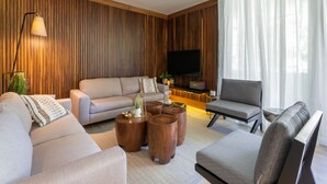 A modern living room with a sofa, armchairs, and a TV. - Villa Tu-Kaán Stunning 2BR - Attha Cenote (Tulum)