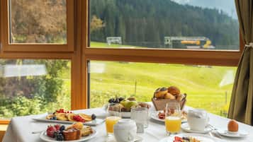 Desayuno bufé gratuito y diario