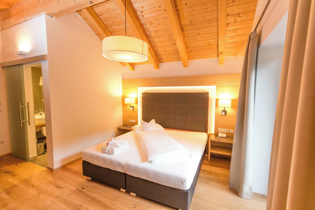 1 Schlafzimmer, Allergikerbettwaren, Zimmersafe, Schreibtisch