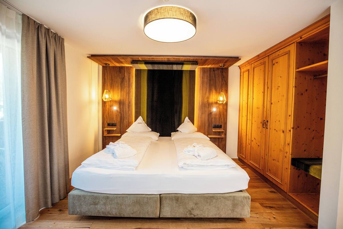 Suite Tschein | 1 bedroom, hypo-allergenic bedding, free minibar, in-room safe