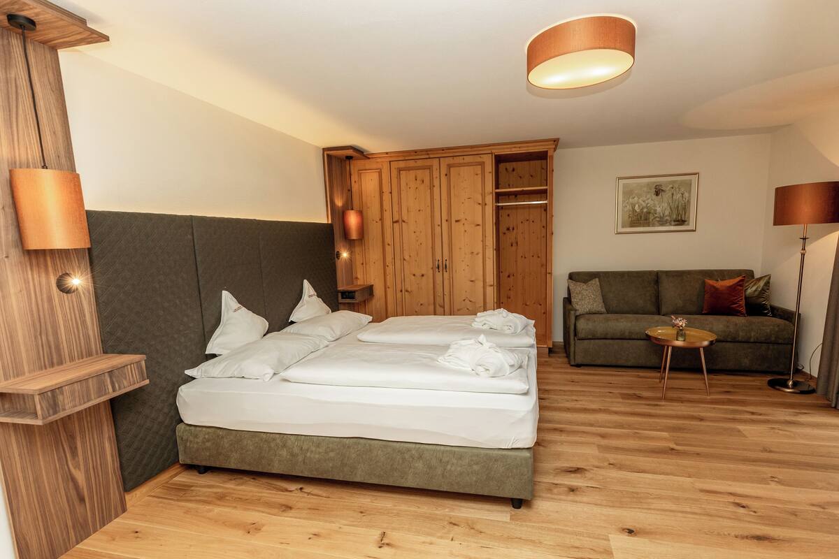 1 bedroom, hypo-allergenic bedding, free minibar, in-room safe
