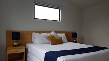 Motel Family Rooms with King - 2 Bedrooms | Free WiFi, bed sheets