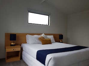Motel Family Rooms with King - 2 Bedrooms - Tidewater Motel and Tourist Park - Hostel (Coromandel)