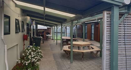 Tidewater Motel and Tourist Park - Hostel