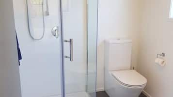 Motel Studio | Bathroom shower
