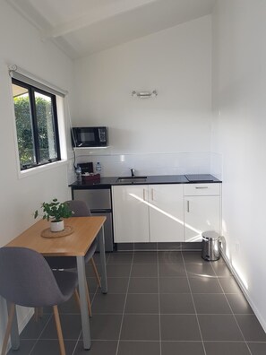 Motel Studio | Private kitchenette | Shared fridge, microwave